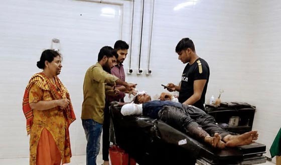 মেহেরপুরে প্রেমিকের কোপে তরুণীর হাত বিচ্ছিন্ন, আহত বাবা-মা