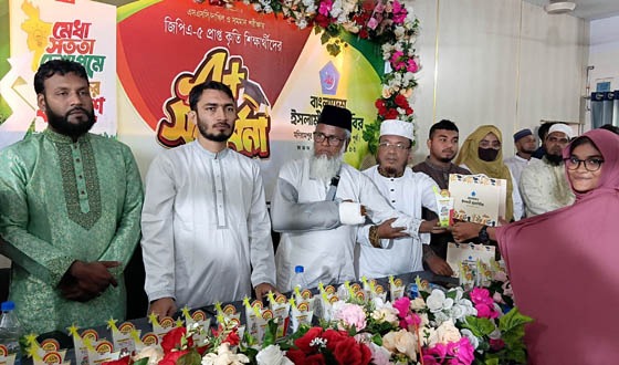 মেধা ও নৈতিকতার সমন্বয়ে দেশ গঠনে ভূমিকা রাখতে হবে: এনামুল হক