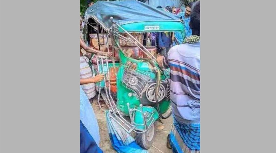 ত্রিশালে ট্রাক-সিএনজি সংঘর্ষে নারীসহ নিহত ২, আহত ৪