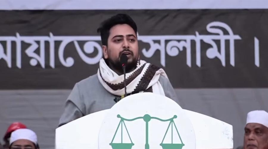 ফোন নিষেধাজ্ঞা প্রত্যাহার না হলে ইসি ঘেরাওয়ের হুঁশিয়ারি নাহিদের