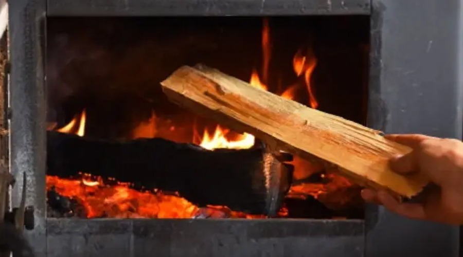 যুক্তরাষ্ট্রে কাঠ পোড়ানো ধোঁয়ায় বছরে ৮ হাজারের বেশি মৃত্যু