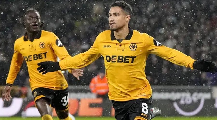 অ্যাস্টন ভিলাকে হারিয়ে লজ্জার রেকর্ড এড়াল উলভারহ্যাম্পটন