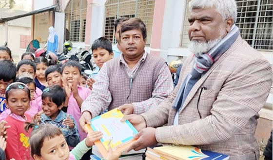 সৈয়দপুরে বিনামুল্যের সরকারি পাঠ্যবই বিতরণ