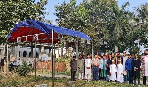 শেরপুর পৌর কবরস্থানে স্থানান্তরযোগ্য ছাতা হস্তান্তর