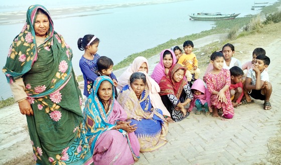 চরভদ্রাসনে শীতবস্ত্র পায়নি দুস্থরা