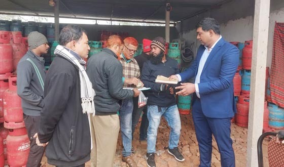 টাঙ্গাইলে অধিক দামে গ্যাস সিলিন্ডার বিক্রি করায় তিন ব্যাবসায়ীকে দুই লাখ টাকা জরিমানা