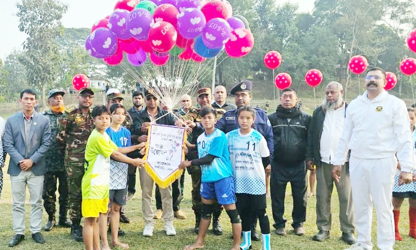 লক্ষ্ণীছড়ি জোনের আয়োজনে সম্প্রীতি নারী ফুটবল টুর্নামেন্টর উদ্বোধন