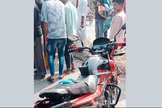 কুমিল্লায় ট্রাক চাপায় মোটরসাইকেল চালকের মৃত্যু