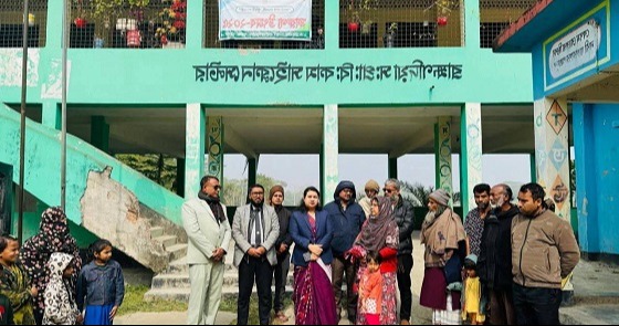 বাবুগঞ্জে ভোটকেন্দ্র ও উন্নয়ন প্রকল্প পরিদর্শনে ইউএনও