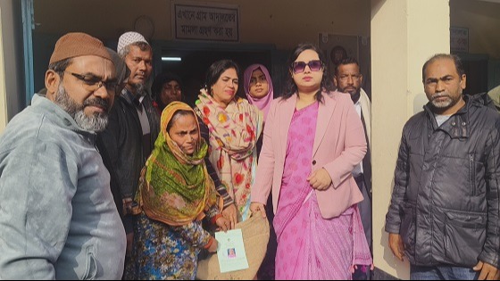 বাবুগঞ্জে ভিজিডি কর্মসূচির চাল বিতরণ