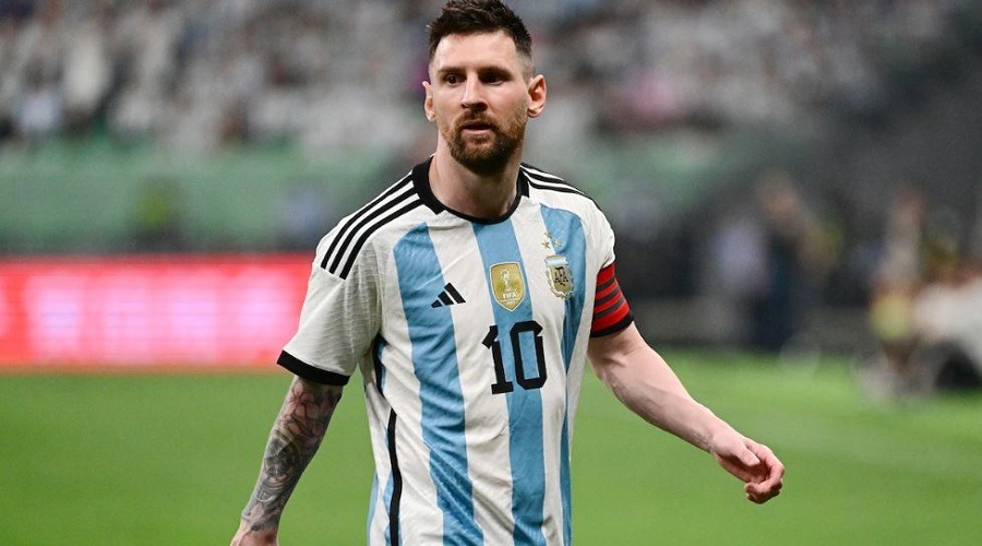 জীবনের সবচেয়ে কষ্টের অভিজ্ঞতার কথা বললেন মেসি