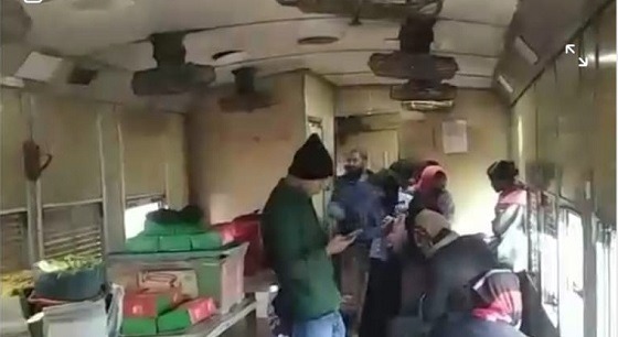 বাজিতপুর আন্ত নগর ট্রেনে বিনা টিকেটে যাত্রী