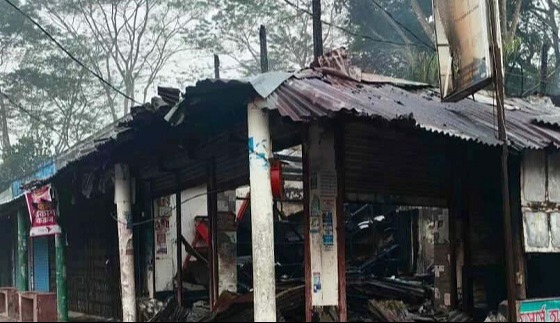 আমতলীতে ৫ ব্যবসা প্রতিষ্ঠান আগুনে পুড়ে ছাই