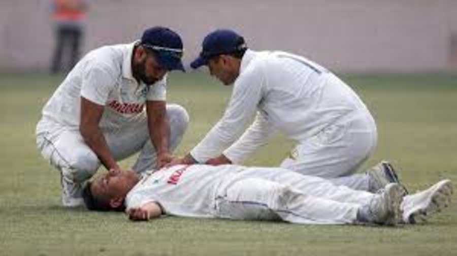 মাঠে হার্ট অ্যাটাক করে ক্রিকেটারের জীবন গেল