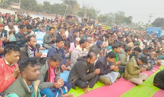 ধামইরহাটে খালেদা জিয়ার আত্মার মাগফিরাত কামনায় দোয়া