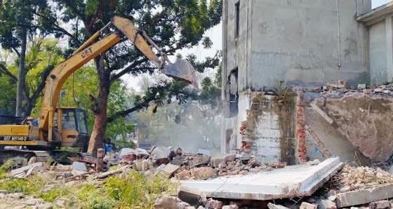 ভাঙা হলো পাইকগাছা উপজেলা আ.লীগের কার্যালয়