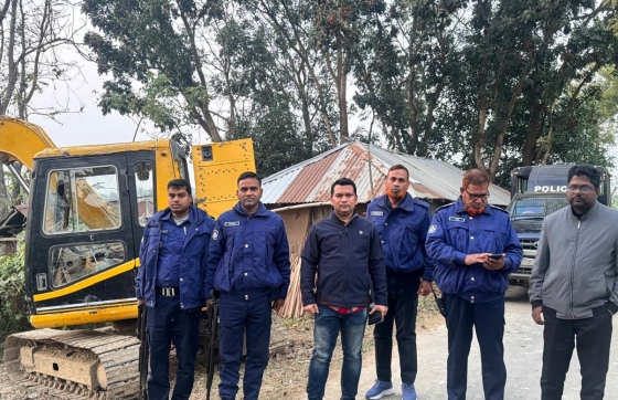 বাগমারায় অবৈধভাবে কৃষিজমির টপসয়েল কাটার বিরুদ্ধে অভিযান