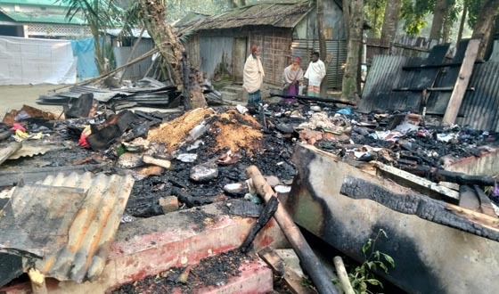 কিশোরগঞ্জে অগ্নিকান্ডে বসতঘর পুড়ে ছাই