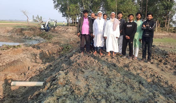 নাসিরনগরে ব্যক্তি উদ্যোগে রাস্তা মেরামত