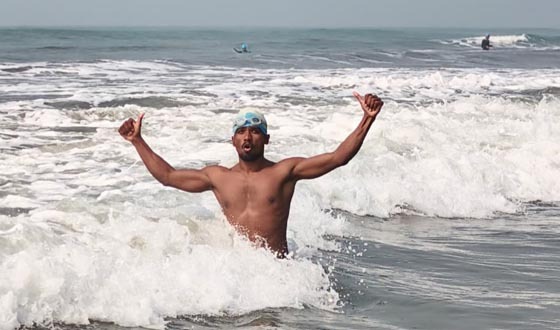 বাংলা চ্যানেল পাড়ি দিলেন লংগদুর হাফিজ