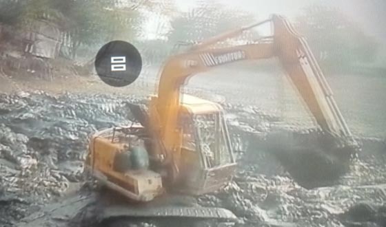 আশাশুনিতে পৈত্রিক সম্পত্তিতে মাটি কেটে ঘর নির্মান চেষ্টার অভিযোগ