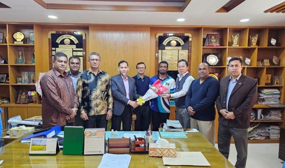 বাংলা চ্যানেল জয়ী হাফিজকে রাঙামাটি কলেজের সংবর্ধনা