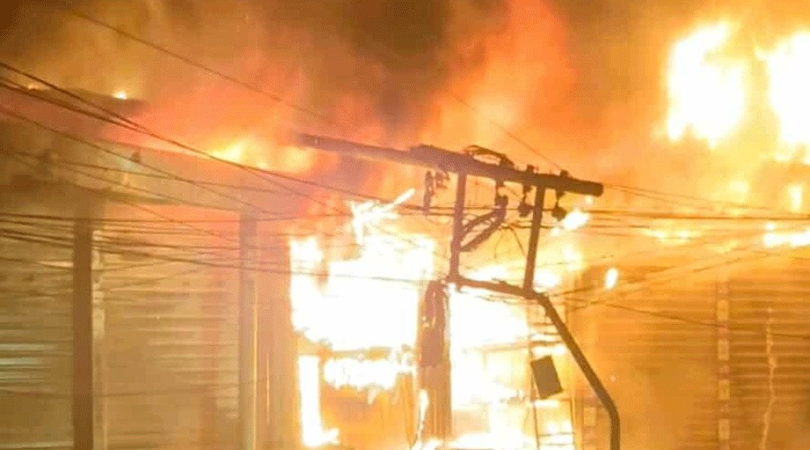 নারায়ণগঞ্জে মার্কেটে আগুন, কয়েকটি দোকান পুড়ে ছাই