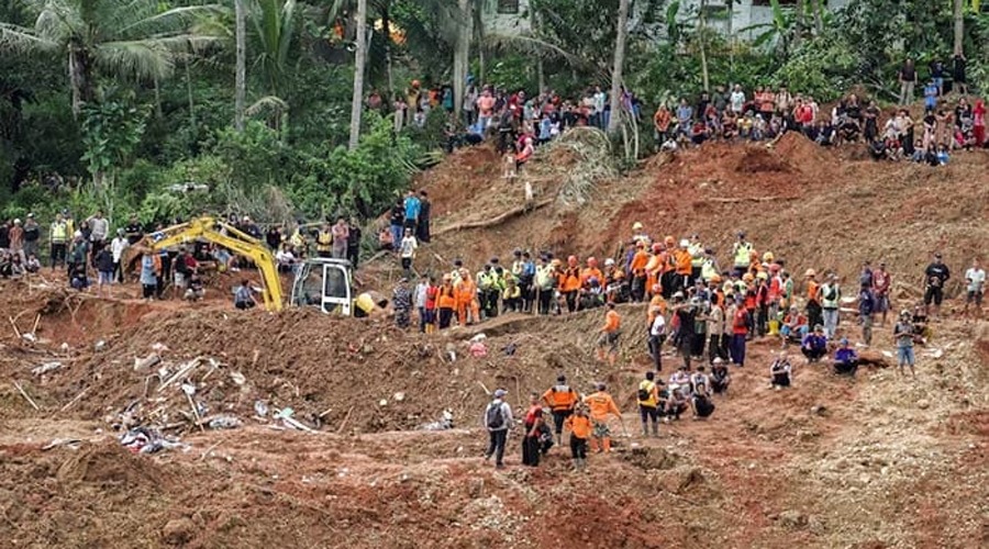 ইন্দোনেশিয়ায় ভয়াবহ ভূমিধসে নিহত ৭, এখনও নিখোঁজ ৮৮