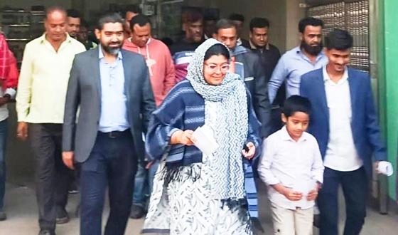 জনসম্পৃক্ত প্রচারণায় ব্যস্ত টিপুকন্যা হাবিবা কিবরিয়া