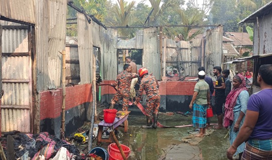 রাজারহাটে অগ্নিকান্ডে ২ লাখ টাকার মালামাল ভস্মীভূত