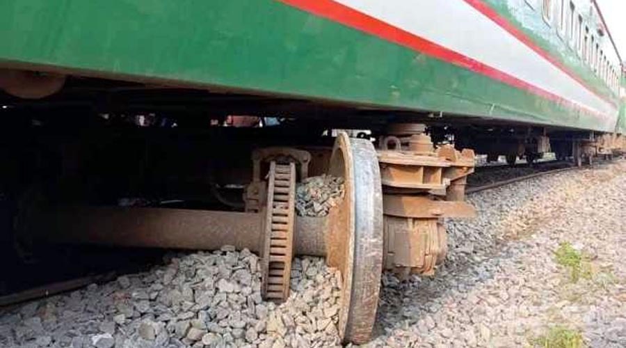 ভৈরবে বগি লাইনচ্যুত, তিন রুটে ৭ ঘণ্টা বন্ধ ট্রেন চলাচল