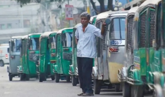 বরিশালে এলপিজি গ্যাস সংকটে চরম ভোগান্তি