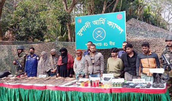 অস্ত্র ও বোমা তৈরির সরঞ্জাম উদ্ধার, গ্রেপ্তার ৮