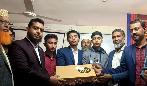 নাঙ্গলকোটে টেলেন্ট হান্ট প্রতিযোগিতায় ল্যাপটপ পেল ৩ ছাত্র