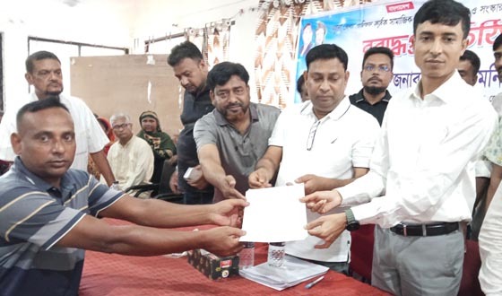 আজীবন কয়রার মানুষের পাশে থাকতে চাই: জেলা প্রশাসক