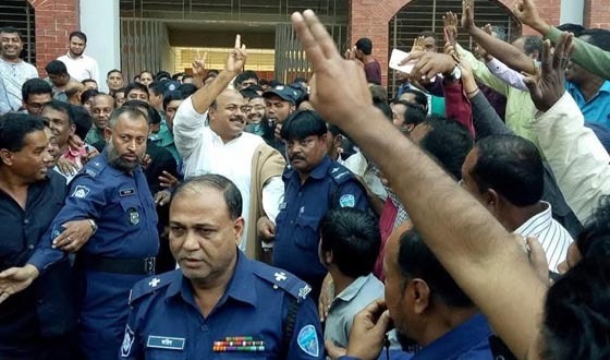 ভোটের মাঠের আসলাম চৌধুরীর ভাগ্য নির্ধারণ এখন সুপ্রিম কোর্টে