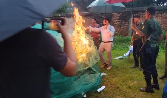 মাধবপুরে অবৈধ চায়না দুয়ারী রিং জাল জব্দ, পুড়িয়ে ধ্বংস