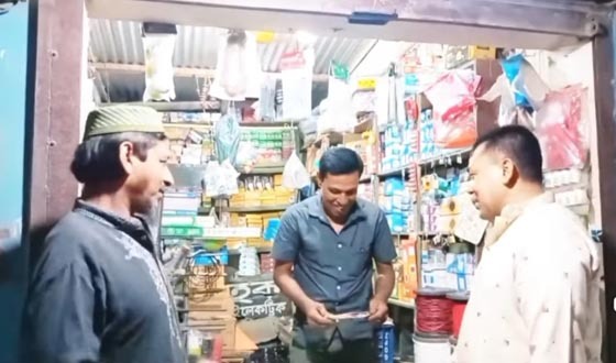 গফরগাঁও বাজারে মেয়র পদপ্রার্থী ফকরুল হাসানের গণসংযোগ