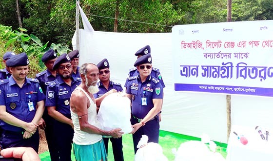 রাজনগরে বন্যার্তদের পাশে সিলেট রেঞ্জ পুলিশ: ত্রাণ বিতরণ ও মেডিকেল ক্যাম্প