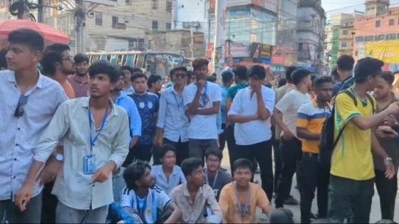 এইচএসসি পরীক্ষা স্থগিতের দাবিতে রাজশাহীতে সড়ক অবরোধ