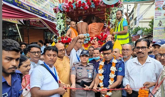চাঁদপুরে রথযাত্রায় আইন-শৃঙ্খলা রক্ষায় সতর্ক অবস্থানে পুলিশ