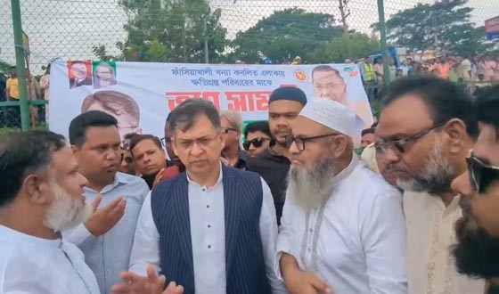 চকরিয়ায় বন্যার্তদের ত্রাণ বিতরণ ও ভাঙন এলাকা পরিদর্শনে স্বরাষ্ট্রমন্ত্রী