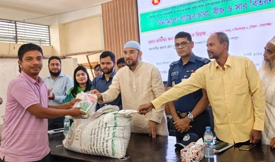 বিরলে বিনামূল্যে গাছের চারা, বীজ ও সার বিতরণ