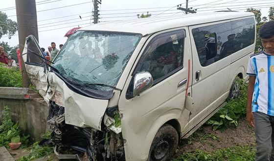 কিশোরগঞ্জে বর-কনের মাইক্রোবাস উল্টে শিশুসহ নিহত ২