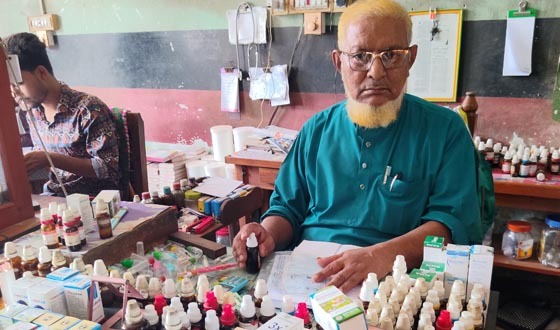 ৪৩ বছরের অভিজ্ঞতায় বিকল্প চিকিৎসায় আস্থার নাম ডা. আব্দুর রাজ্জাক
