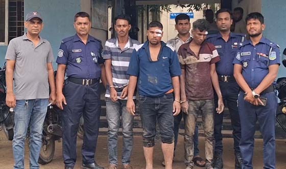 দুর্গাপুরে ডিবি পুলিশের পরিচয়ে দুর্ধষ ডাকাতি আটক ৩
