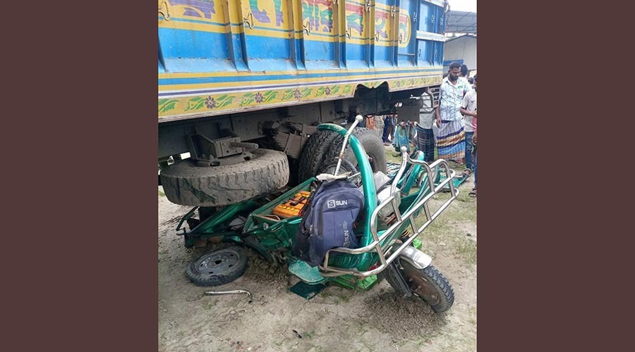 ময়মনসিংহে ট্রাক চাপায় নারীসহ অটোরিকশার তিন যাত্রী নিহত