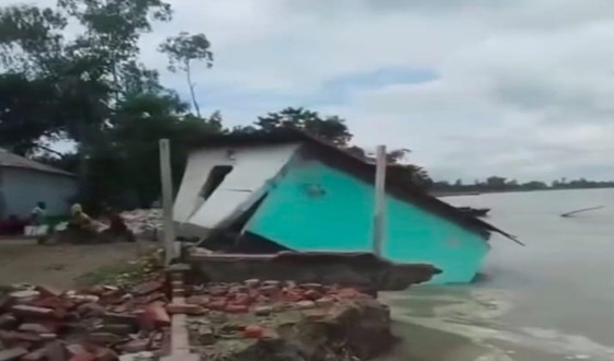 কুড়িগ্রামে ভাঙনের করাল গ্রাসে আতঙ্কিত চরবাসী