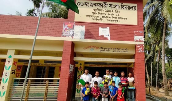 কাউখালীর প্রাথমিক বিদ্যালয়ে ৭ জন ছাত্র-ছাত্রীর জন্য ৪ শিক্ষক