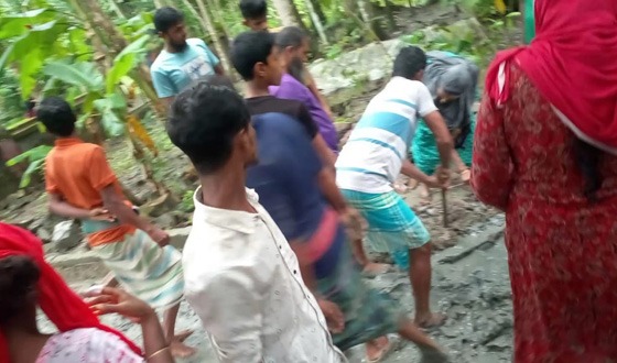 বিএনপি নেত্রীর জমি দখল করে জোরপূর্বক রাস্তা নির্মান